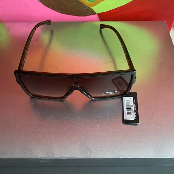 NY. SUNGLASSES - Picture 1 of 5
